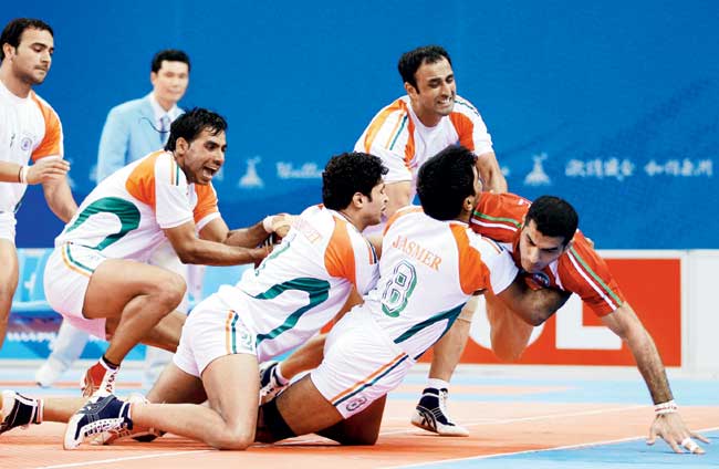 Gotcha! Indian players capture Ebad Dalili of Iran as he tries to raid during the men