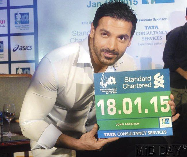 John Abraham exhorted runners to go for the gruelling 42-km. Pic/Bipin Kokate