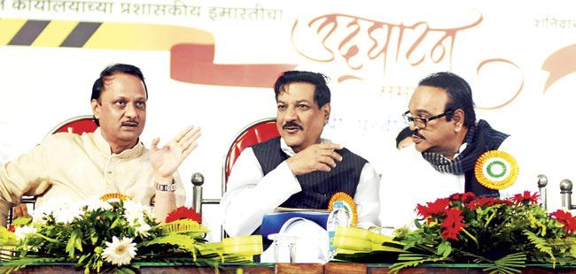While Deputy CM Ajit Pawar (left) and his supporters want to break off ties with the Congress and contest the assembly polls alone, PWD Minister Chhagan Bhujbal (extreme right) is one of the prominent leaders who wish to maintain the alliance for the NCP’s greater interests. File pic