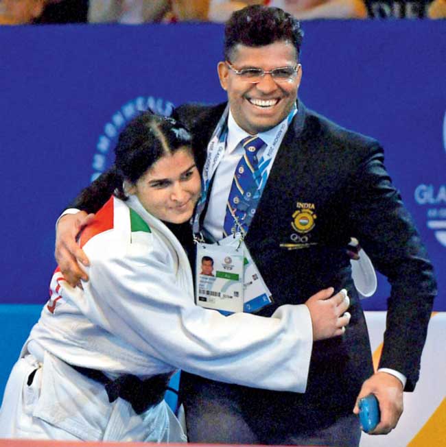 Rajwinder Kaur hugs her coach after winning bronze 