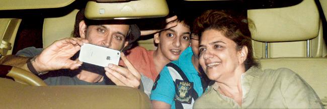 Hrithik Roshan, mom, kids