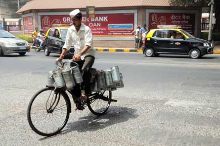 Two booked for cheating Mumbai's 'dabbawalas'