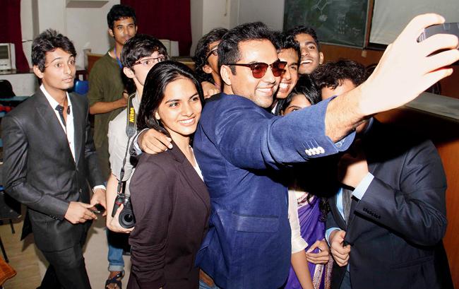 Actor Abhay Deol clicks a selfie with students at the launch of a grad college