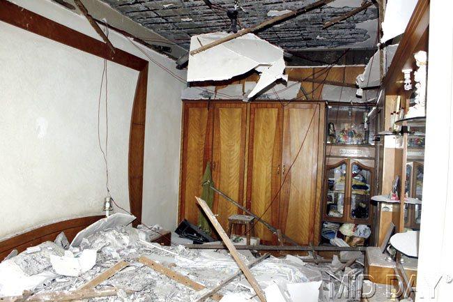 The bedroom ceiling in Balwant Kaur Arora’s flat had collapsed in the wee hours of the morning on Monday. Three days later, the ceiling in another flat collapsed in the same building. Pics/Emmanual Karbhari