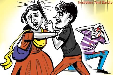 Gutsy Mumbai couple tackle robbers in their home, catch one