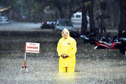 Clogged roads bring public transport to a halt in Mumbai