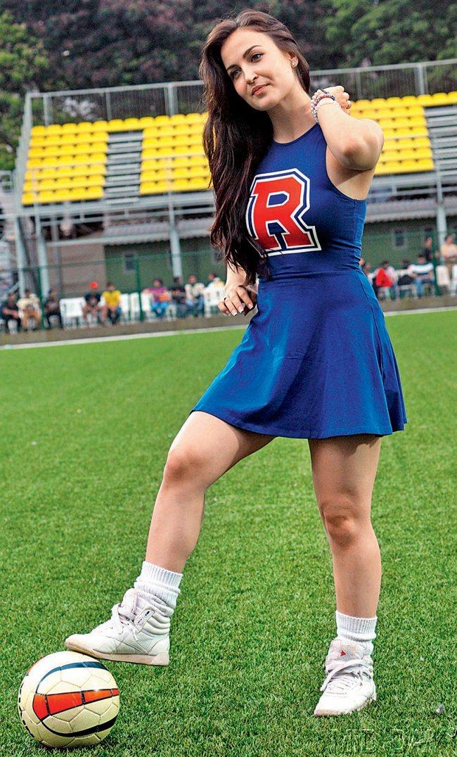 Elli Avaram was the sexy cheerleader