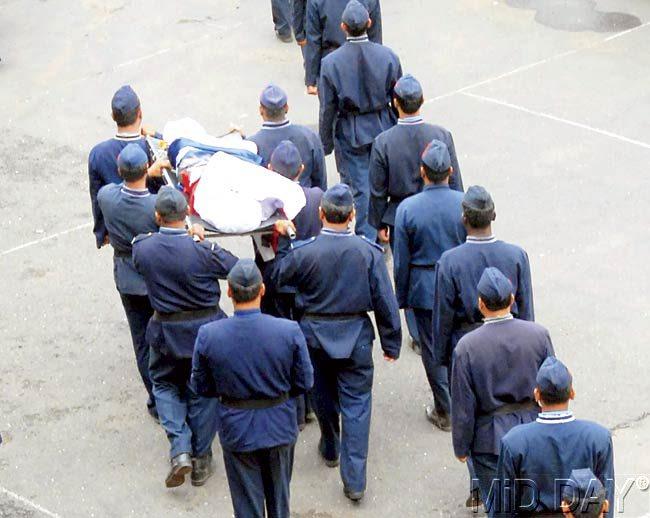 Fireman Nitin Ivalekar’s body is carried out to the crematorium for the last rites