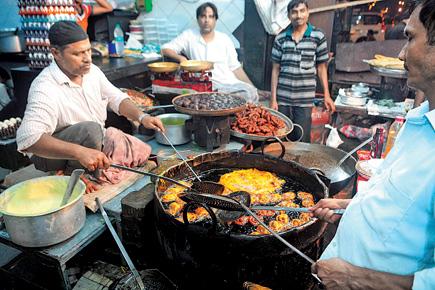 Where do chefs binge at during Ramzan?