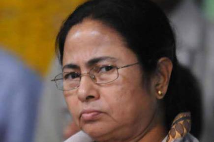 Mamata Banerjee visits banks, ATMs, demands rollback of 'black policy'