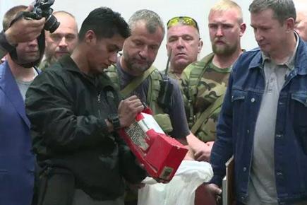Rebels hand over Malaysian flight MH17 black boxes