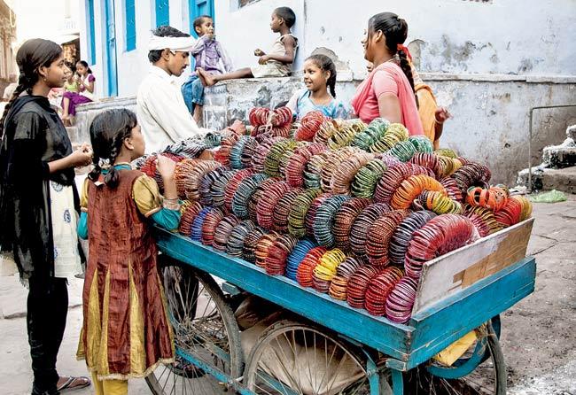 Madanpura residents admire a cart of bangles for sale