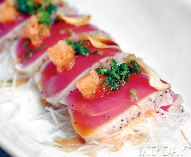 Minute Steak Tuna Tataki comes served on the bed of leeks and pickled onion