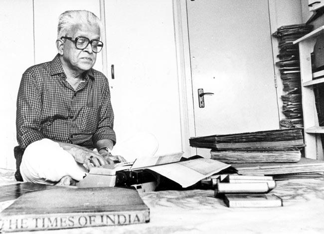 Mohan Nadkarni, circa 1980, busy at the typewriter and, below, with Pandit Ravi Shankar in 1967. Pics courtesy/Dev Nadkarni