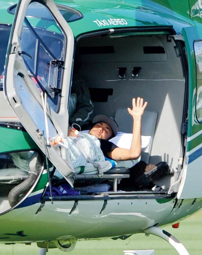Neymar waves from inside the helicopter