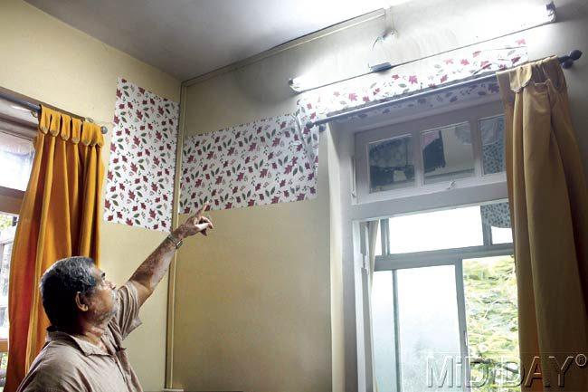 Dilip Samant points to his walls. Pic/Emmanual Karbhari