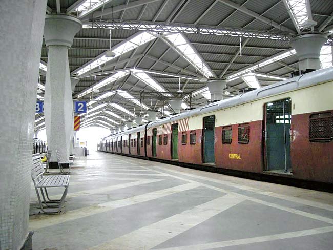 Platform numbers 3 and 4 on Panvel will be converted into the DFC and four new platforms will be added to run trains to Karjat and Virar. File pic