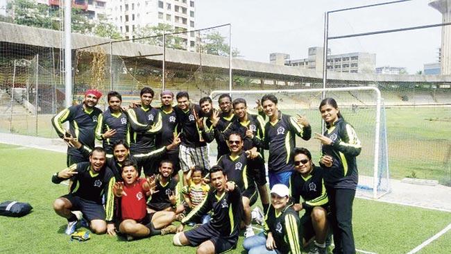 Pritesh Asher (Extreme L) with his team at Andheri sports complex