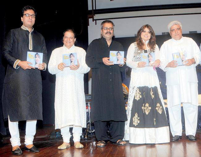 Talat Aziz, Anup Jalota, Hariharan, Smita Parikh and Javed Akhtar 