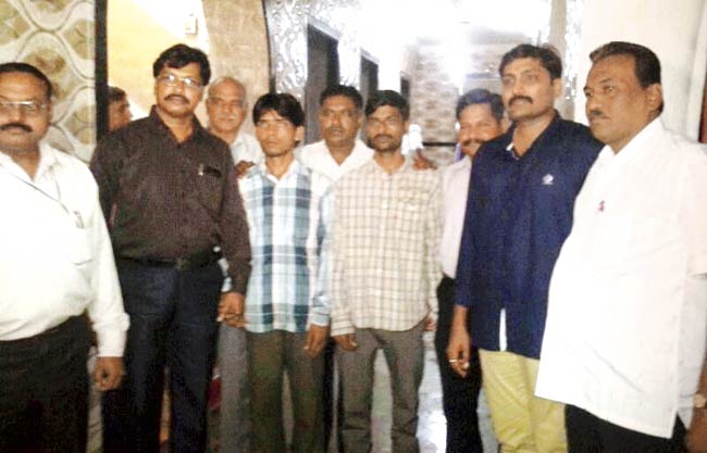 While Shabbir Abbas Sheikh (left, in blue checked shirt) has several housebreaking cases against him, Sharif Aslam Pathan, a serial pickpocket, is also known by the nickname ‘Batua’ (purse)