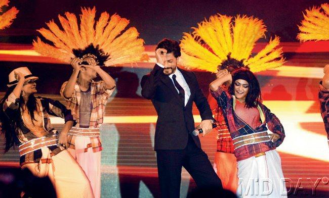 Shah Rukh Khan performs on stage