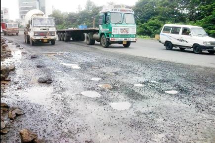 Potholes mar Juinagar stretch on Rs 1,220-cr Sion-Panvel Expressway