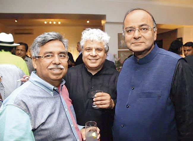 Suhel Seth (centre) with Pawan Munjal (left) and Arun Jaitley