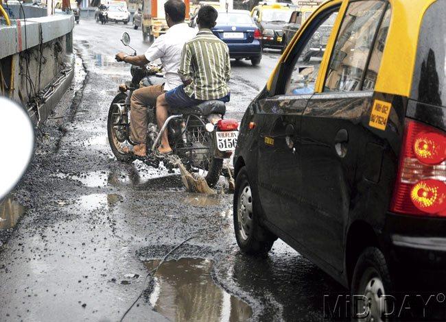 Potholes are causing taxi and rickshaw drivers a lot of stress. Pics/Satyajit Desai