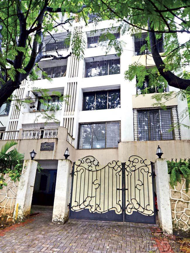 Jewel Co Op Housing society in Bandra, where Kambli lives with his wife Andrea. He has allegedly defaulted on maintenance dues to the society in the past. Pic/Kaushik Thanekar