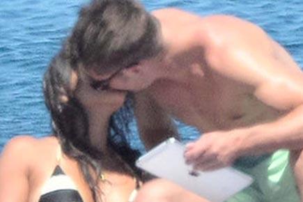 Zac Efron and Michelle Rodriguez kissing!