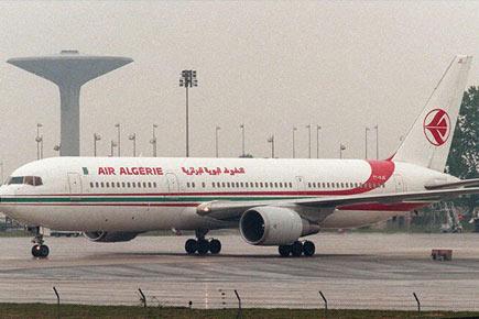 Air Algerie plane with 116 on board crashes into river Niger
