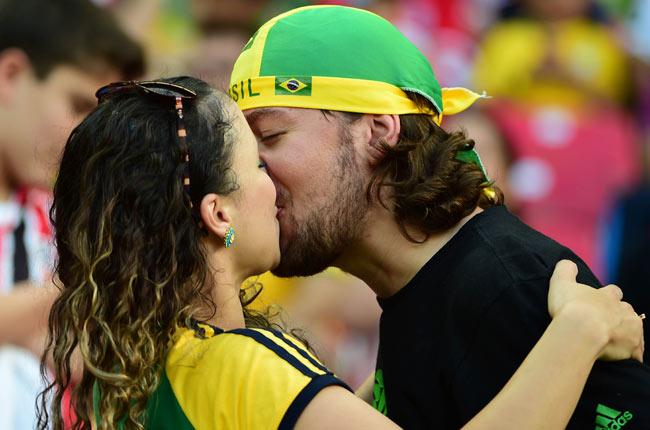 Brazil fans kiss
