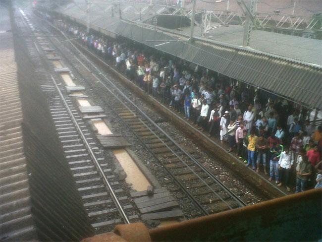 Mumbai Rains- station