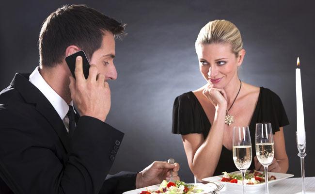 Using smartphones during dinner, Relationships