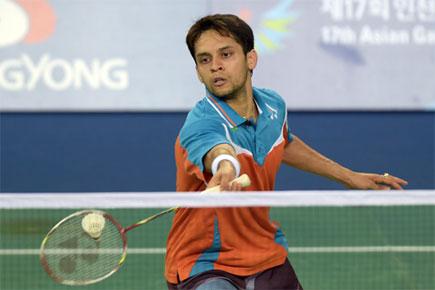 Shuttlers Kashyap, Prannoy advance in Singapore