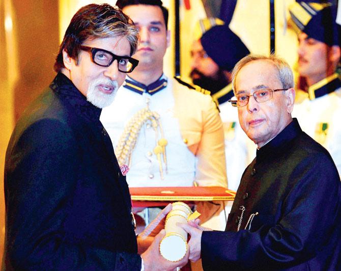 President Pranab Mukherjee presents the Padma Vibhushan to Amitabh Bachchan