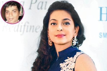 Juhi Chawla to star in debut film of her make-up man for free!