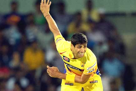 IPL-8: Nehra is one Indian pacer who bowls pace effortlessly, says Dhoni