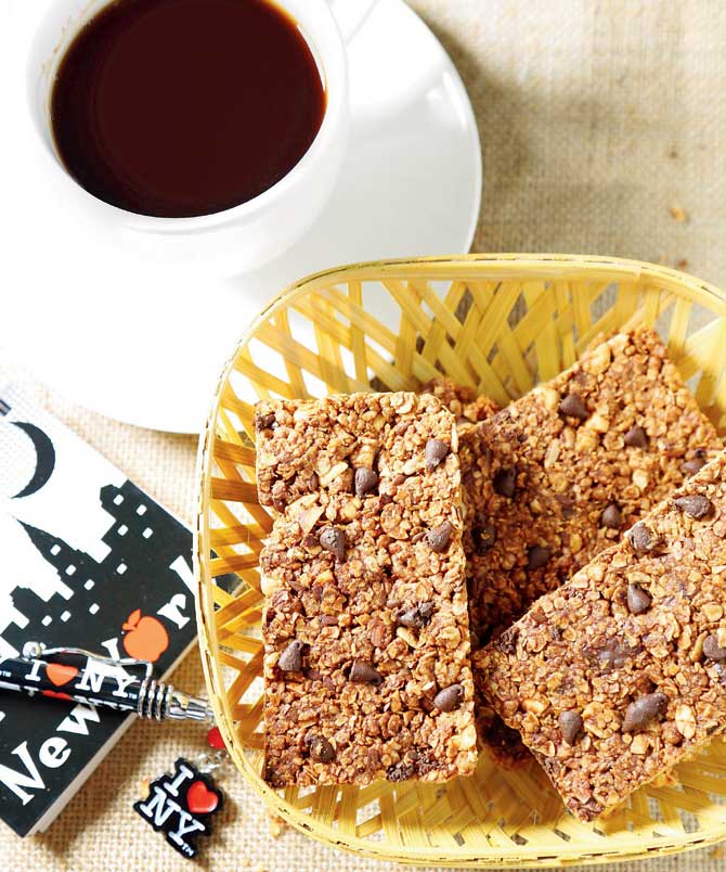 Chocolate granola bar