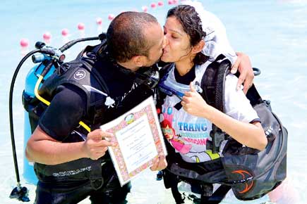 Mumbai couple recount their underwater wedding ceremony