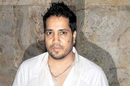 FIR filed against Mika Singh for alleged sexual assault on designer