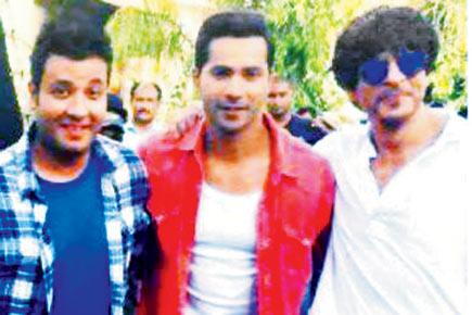 SRK pays a surprise visit on the sets of 'Dilwale' in Goa