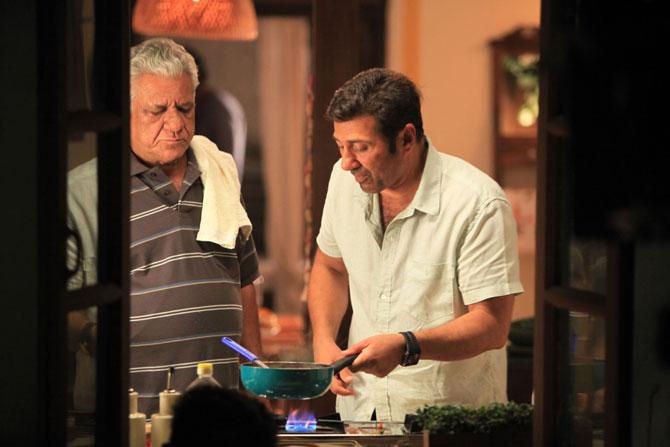 Sunny Deol, Om Puri on the sets of 