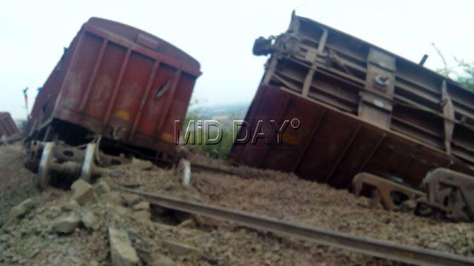 Goods train derails at Satara affecting train traffic 