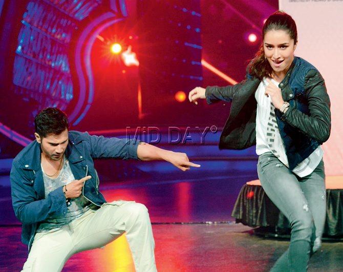 Varun Dhawan, Shraddha Kapoor flaunt their dance moves