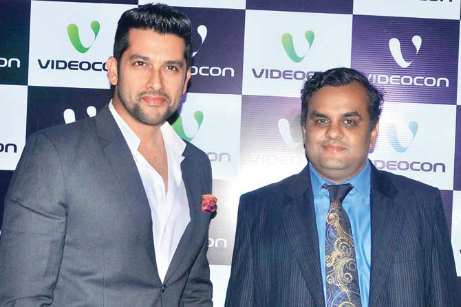 Aftab Shivdasani (left) poses with the host of the evening,  Anirudh Dhoot