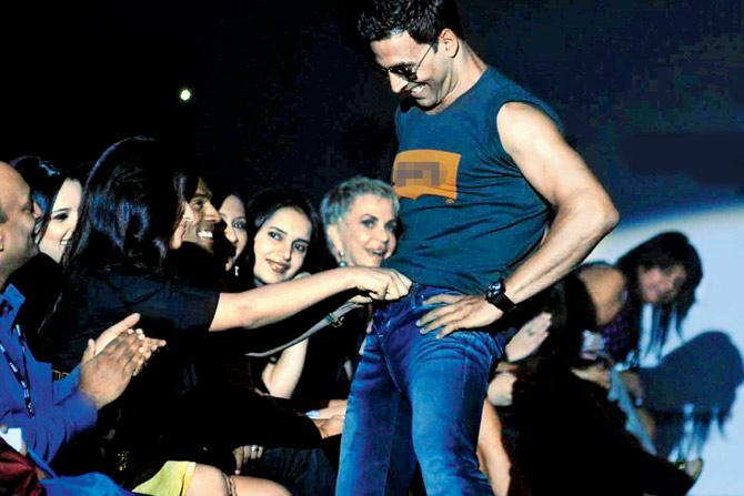 A case of alleged obscenity was filed against Akshay Kumar and Twinkle Khanna in the High Court after she unbuttoned his pants during a fashion show in 2009