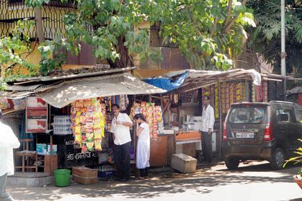 Mumbai: Two paan stalls cause of worry for Vile Parle East residents  