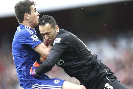 Chelsea's Oscar taken to hospital after blow