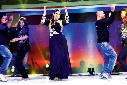 Raveena Tandon dances to the tunes of 'Kisi Disco Mein Jaaye'